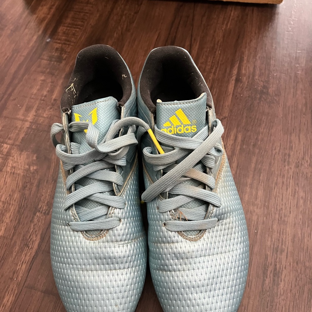 Adidas Blue Soccer Cleats M5.5 (women 6.5)